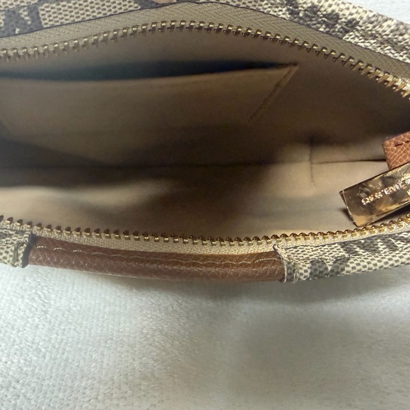 Michael Kors Women's Cream and Tan
Belt Bag - Picture 10 of 14